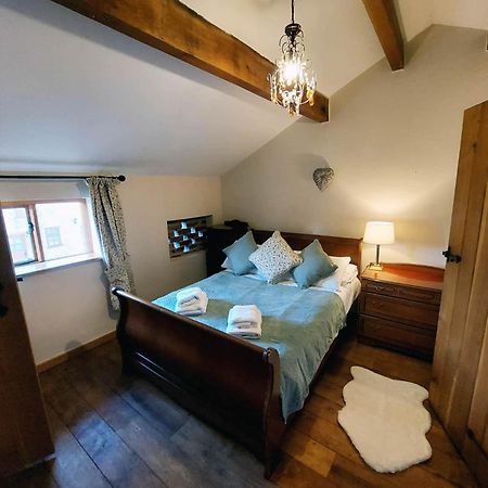 The Old Mill Barn With Hot Tub And Private Use Of Heated Pool Villa Wirral Luaran gambar