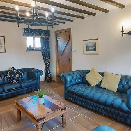 The Old Mill Barn With Hot Tub And Private Use Of Heated Pool Villa Wirral Luaran gambar