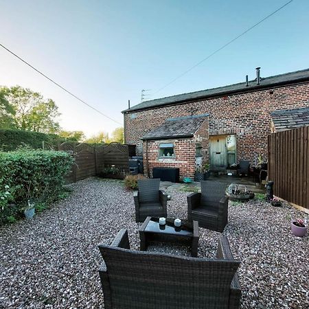 The Old Mill Barn With Hot Tub And Private Use Of Heated Pool Villa Wirral Luaran gambar