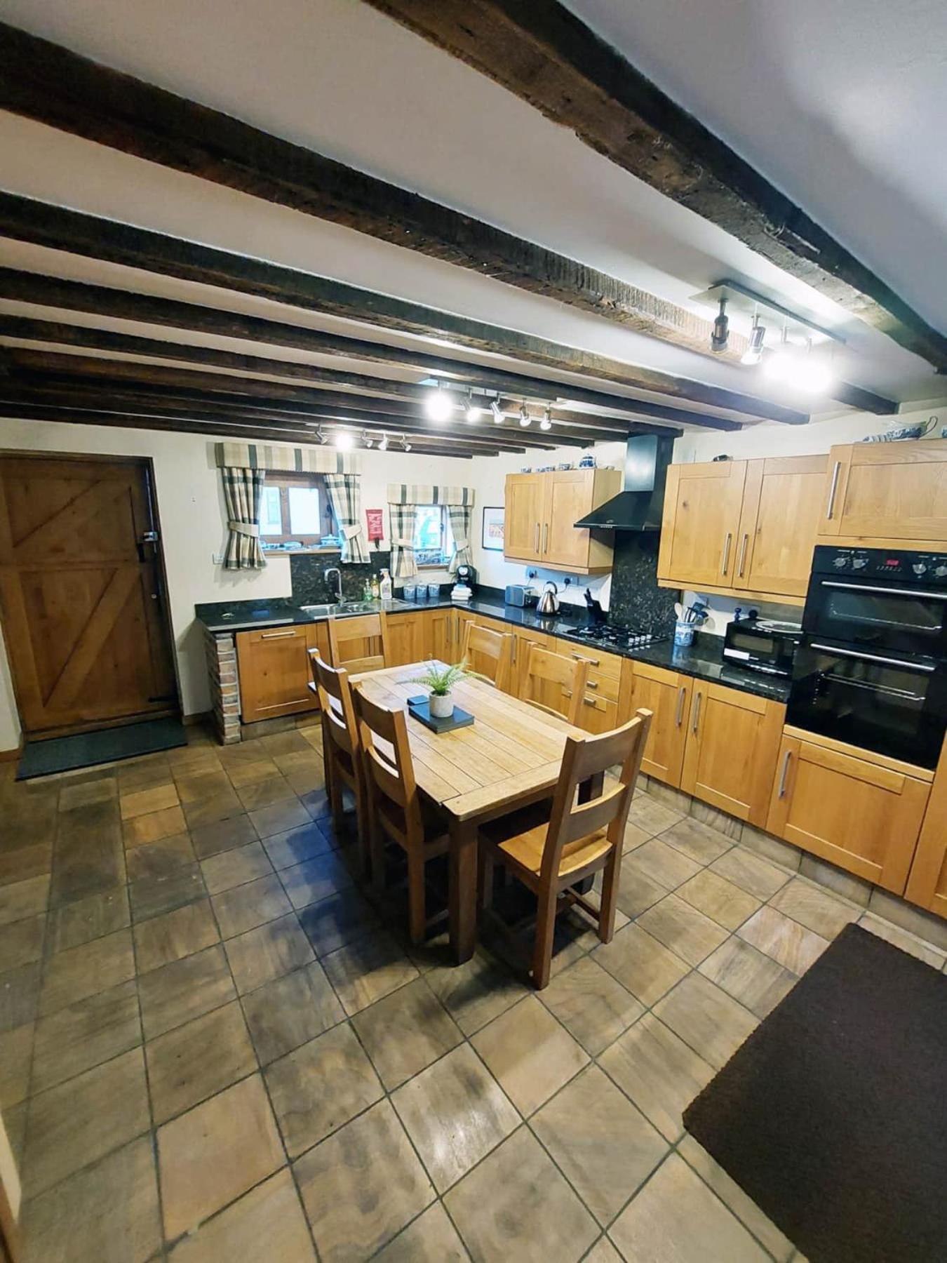 The Old Mill Barn With Hot Tub And Private Use Of Heated Pool Villa Wirral Luaran gambar