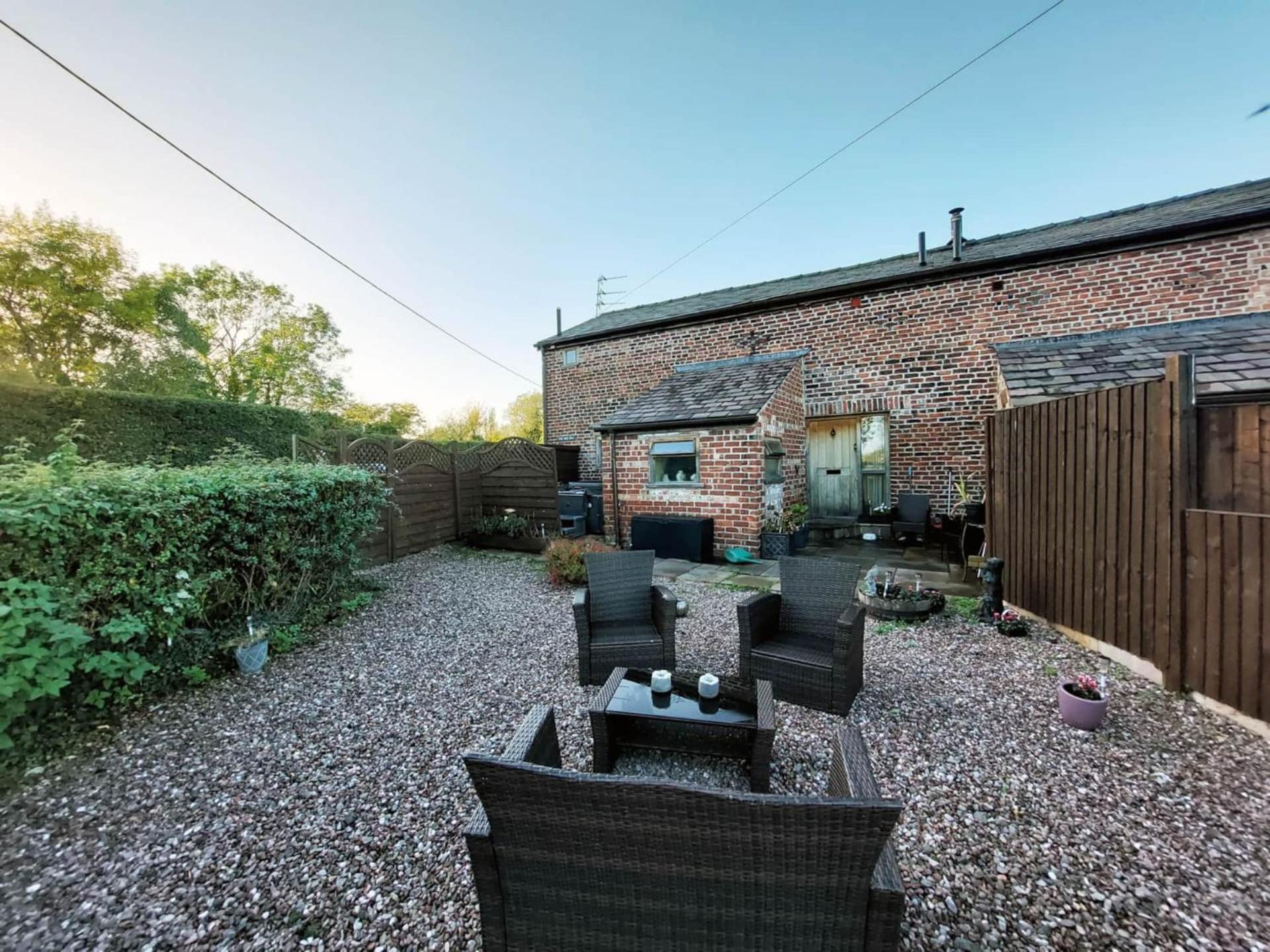 The Old Mill Barn With Hot Tub And Private Use Of Heated Pool Villa Wirral Luaran gambar