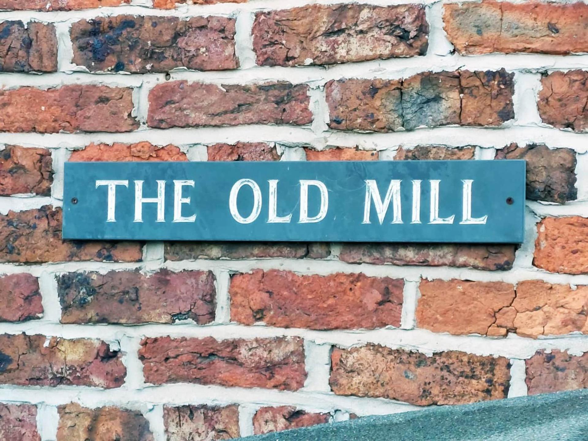 The Old Mill Barn With Hot Tub And Private Use Of Heated Pool Villa Wirral Luaran gambar
